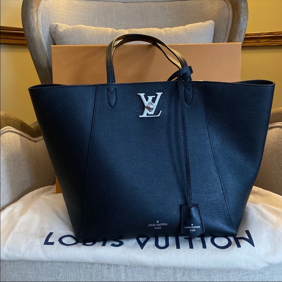 Louis Vuitton Handbags - Louis Vuitton Lockme Cabas Noir Tote